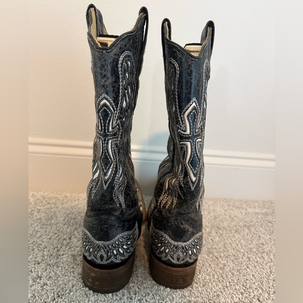 Corral Black and White Embroidered Western Heeled Boots - Picture 4 of 9